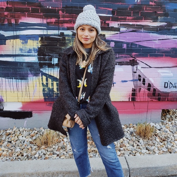 Welcome to my Closet 🌻 - Picture 2 of 4